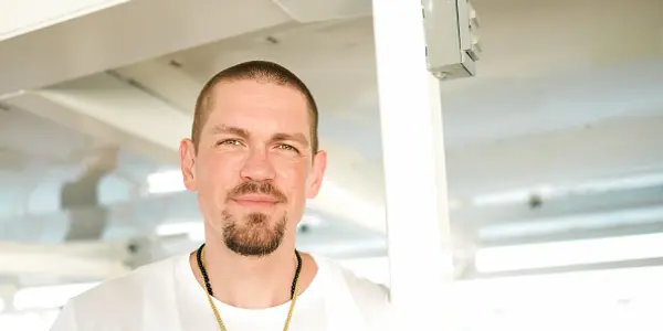 Steve Howey