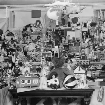 Amazing Mystery Woman Performs Christmas Miracle For 150 Struggling Families