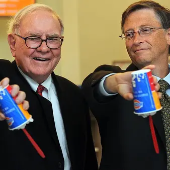 Warren Buffett Credits His Diet For Longevity And Happiness – And You Won't Believe What He Eats!