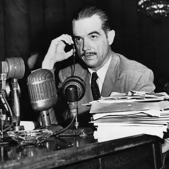 Howard Hughes Once Gave A Stranger $150 Million In Exchange For A Ride To Vegas… Sort Of…