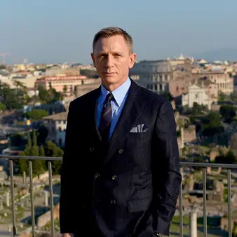 Could You Turn Down $50 Million To Use A Cell Phone? Daniel Craig Did…
