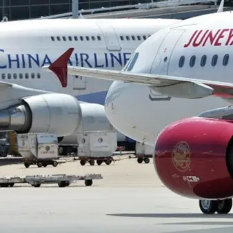 27-Year-Old Chinese Guy Becomes A Billionaire After The Airline He Inherited Goes Public