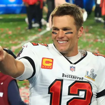Tom Brady Could Earn $375 Million From Fox AND Own Part Of The Las Vegas Raiders – They're Not Mutually Exclusive!