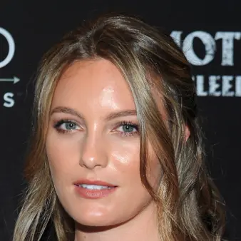 Leila George Net Worth