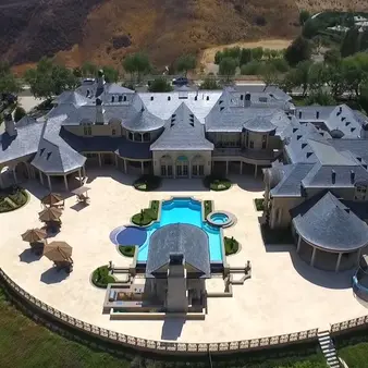 YouTube Makeup Tycoon Jeffree Star Just Dropped $14.6 Million On An Other-Worldly Hidden Hills Estate