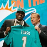 An Inappropriate Tweet Cost Laremy Tunsil $8-13 Million At The NFL Draft