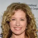 Nancy Travis