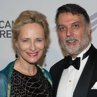 Laila Robins Net Worth