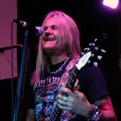 Carlos Cavazo