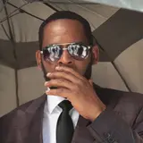 "Functionally Illiterate" R. Kelly Once Thought He Was Worth $900 Million… Because That's What Someone Told Him