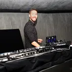 Calvin Harris Is Still The Richest DJ On The Planet, But He's No Longer The Highest Paid!