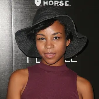 Aasha Davis Net Worth