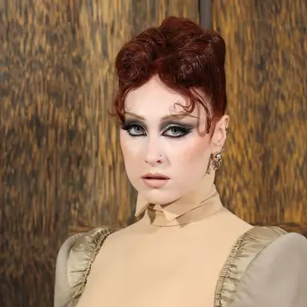 Does Chappell Roan Really Come From An Extremely Rich Family That Lives In Mansions, Owns An Entire Country Club And Flies Private Jets?