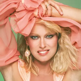 Randi Oakes Net Worth