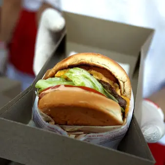 By Turning 35 This Morning, In-N-Out Heiress Lynsi Snyder Just Inherited A Billion Dollar Burger Empire. What A Birthday Present!