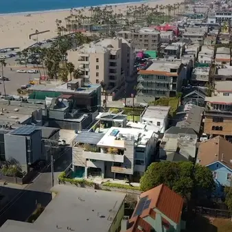 Anna Paquin And Stephen Moyer Cut Price Of Venice Home To $8 Million