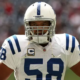 Former Linebacker Gary Brackett Wants To Change The Way NFL Players Think About Money