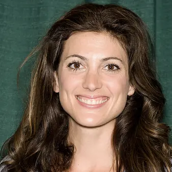 Julia Benson Net Worth