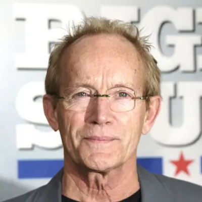 Lance Henriksen
