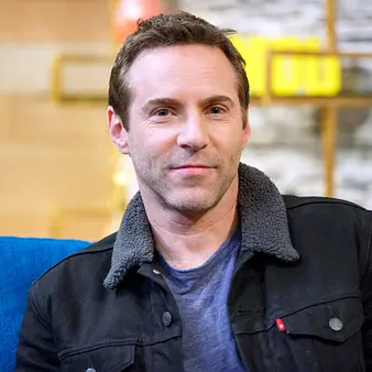 Alessandro Nivola Net Worth