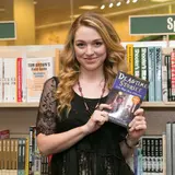 Jennifer Stone Net Worth