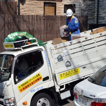 Instead Of Retiring To A Beach, This Chinese Millionaire Spends Her Days Picking Up Garbage. And It's Not A Punishment!