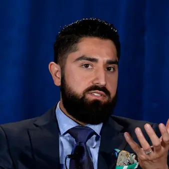 Roh Habibi Net Worth