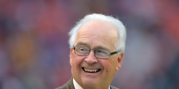 Dr James Andrews
