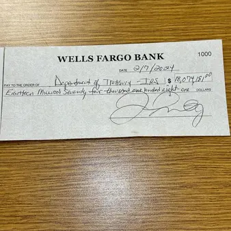 Floyd Mayweather Shared An $18 Million Check He Just Wrote To The IRS