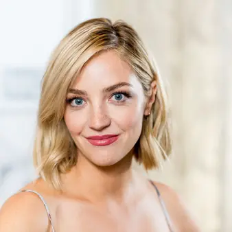 Abby Elliott Net Worth