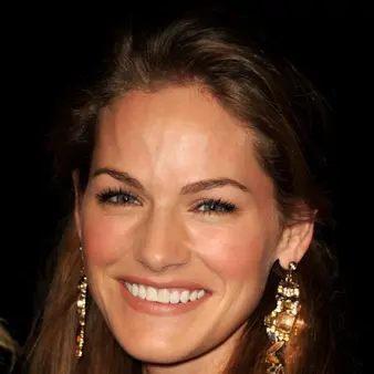 Kelly Overton Net Worth