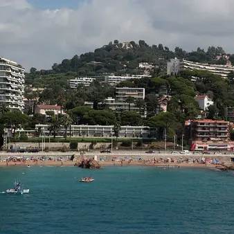 Rogue Banker Living In Luxury After Admitting To Stealing Millions