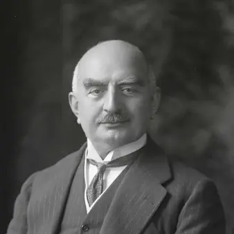 100 Years Ago, One Random Guy Owned 5% Of All Oil Found In Iraq… And YES He Died One Of The Richest People On The Planet