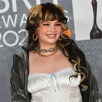 Lola Young Net Worth