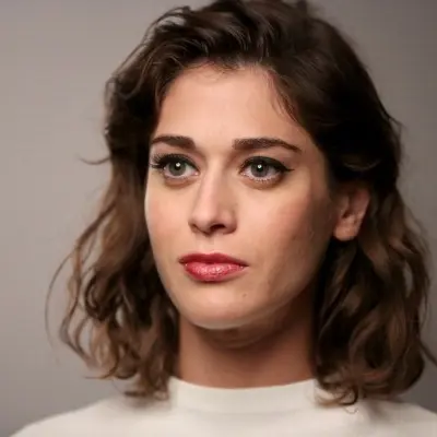 Lizzy Caplan
