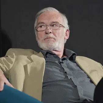 Ian McElhinney Net Worth
