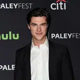 Finn Wittrock Net Worth