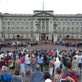 This is How Much It Costs To Rent Buckingham Palace (And Other Famous Addresses) For A Night