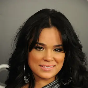 Emily Bustamante Net Worth