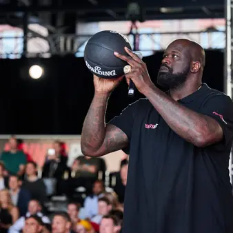 Shaq And Jeff Bezos Might Team Up To Buy The Phoenix Suns