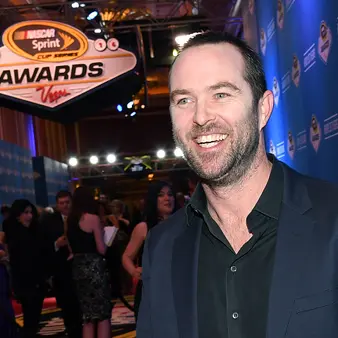 Sullivan Stapleton Net Worth