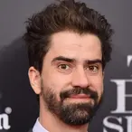 Hamish Linklater Net Worth