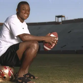 Amazing Human Being Alert: Ex-NFL Player Warrick Dunn Donates Entire Home To A Single Mom