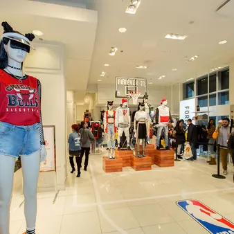 Fast Fashion Has Made The Founders Of Forever 21 One Of The Wealthiest Couples In America