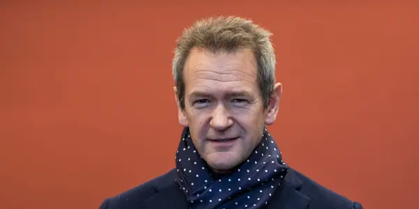 Alexander Armstrong