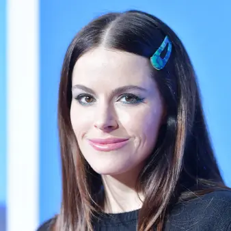 Emily Hampshire Net Worth