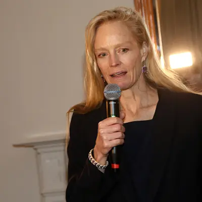 Suzy Amis
