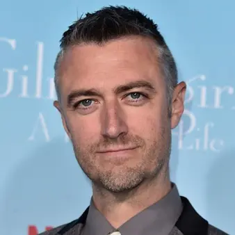 Sean Gunn Net Worth