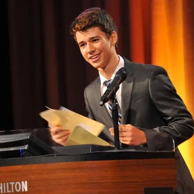 Uriah Shelton