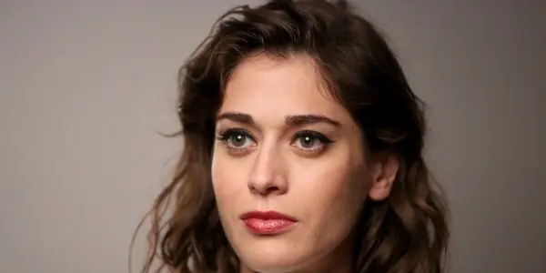 Lizzy Caplan